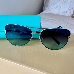 Pre-Loved TIFFANY TF3066 60019S Silver Azure Gradient Blue Women Sunglasses 62